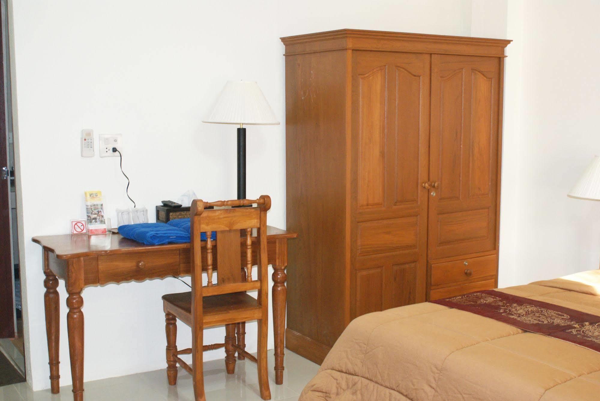 Tara Bed And Breakfast Kanchanaburi Extérieur photo