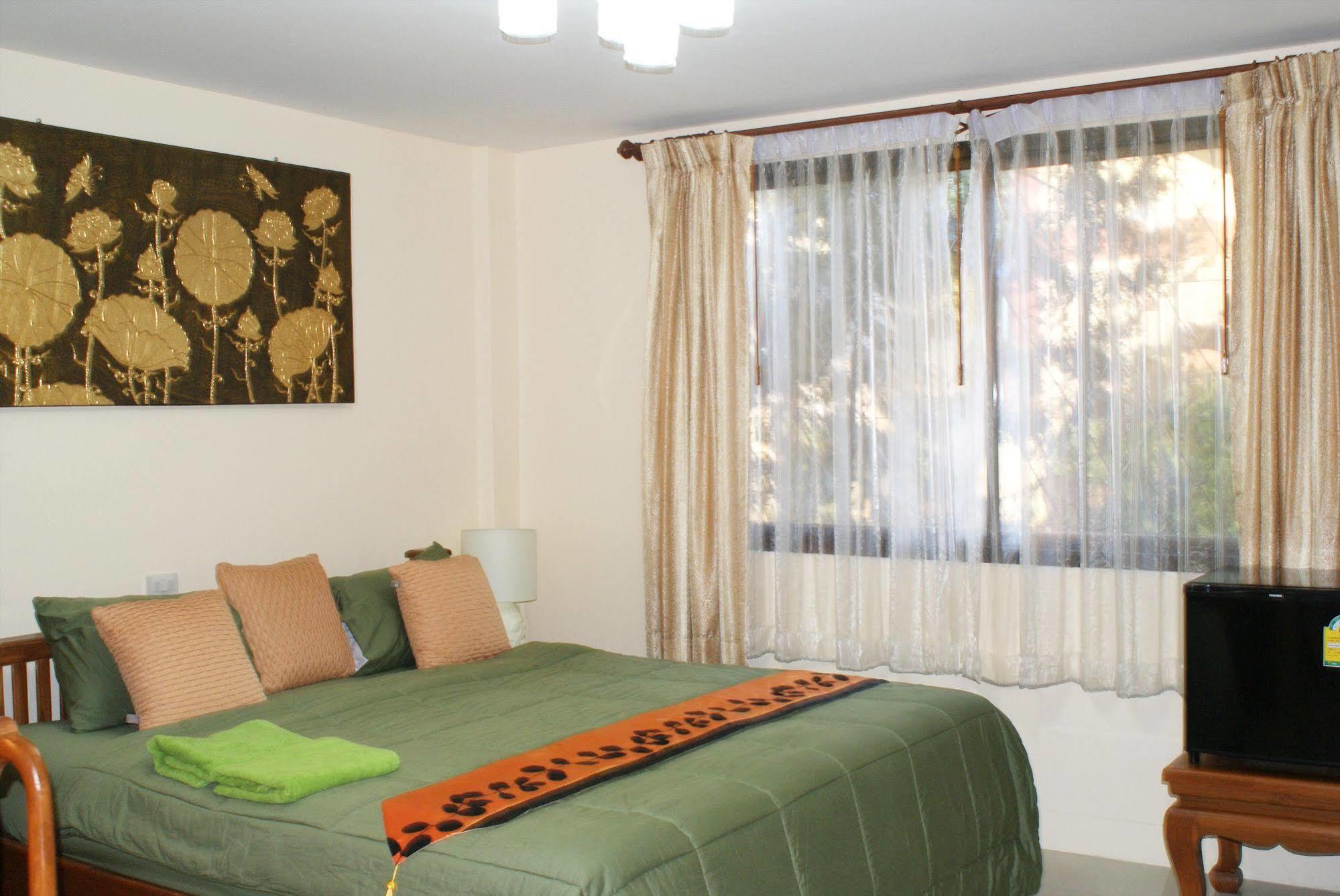 Tara Bed And Breakfast Kanchanaburi Extérieur photo